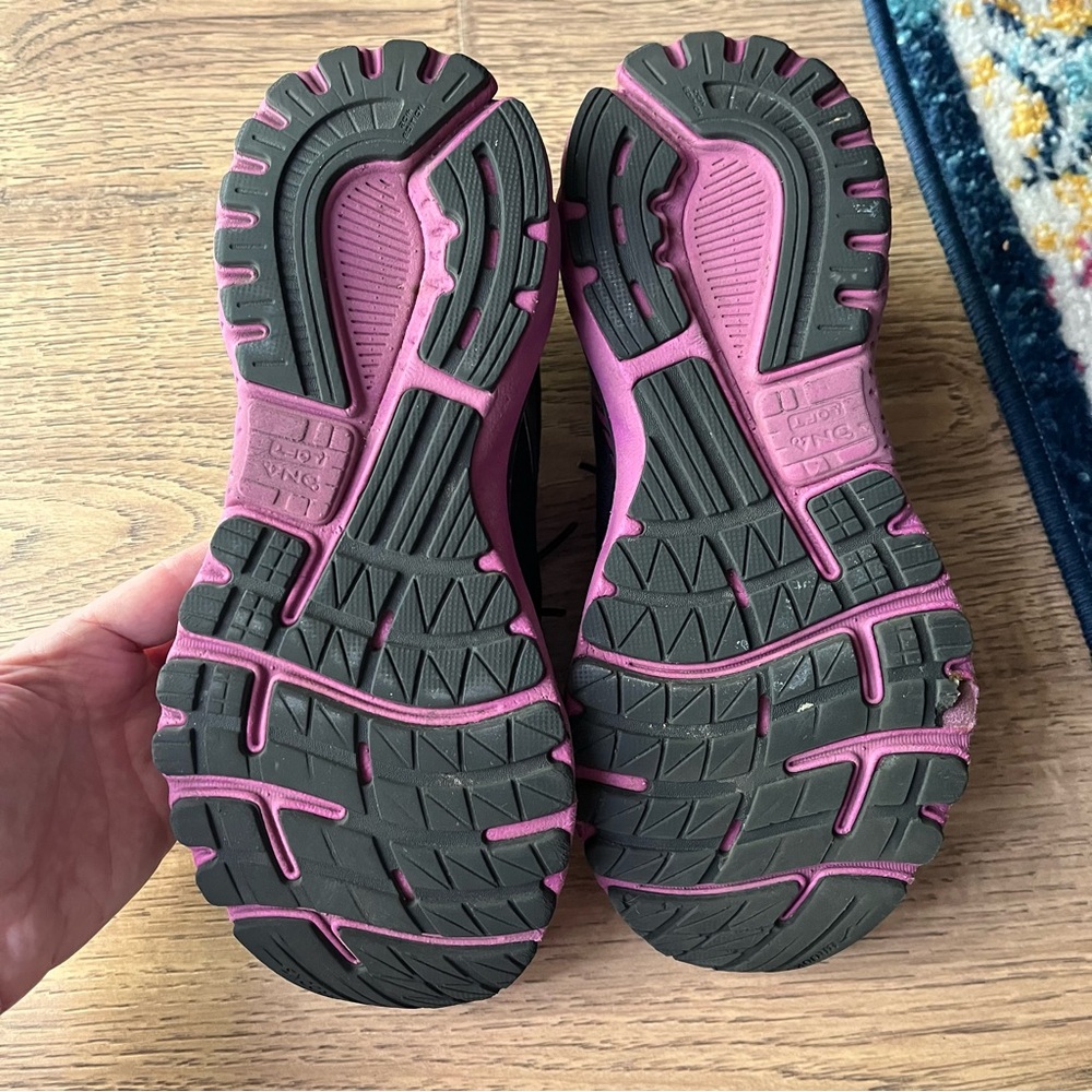 Pair of Brooks Women's GTS ADRENALINE 20 Shoes - Picture 3 of 14